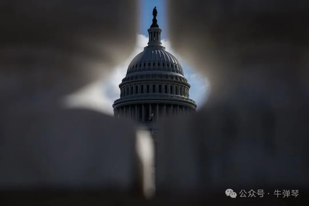 周四,从华盛顿特区的尤利西斯·格兰特纪念馆 (Ulysses S. Grant Memorial) 看到 USCapitol 大楼。