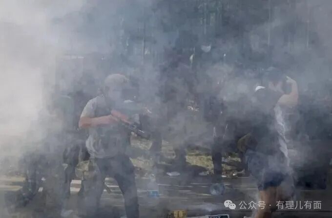 特朗普硬闯芝加哥：借“平乱”之名行党争之实的危险闹剧！