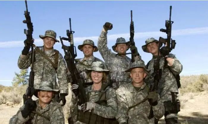 130万美军发不出工资，海军建议去银行贷款上班！