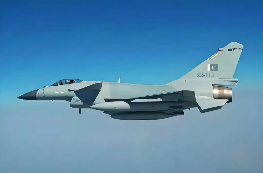 歼10抢疯了，至少还有3个国家！