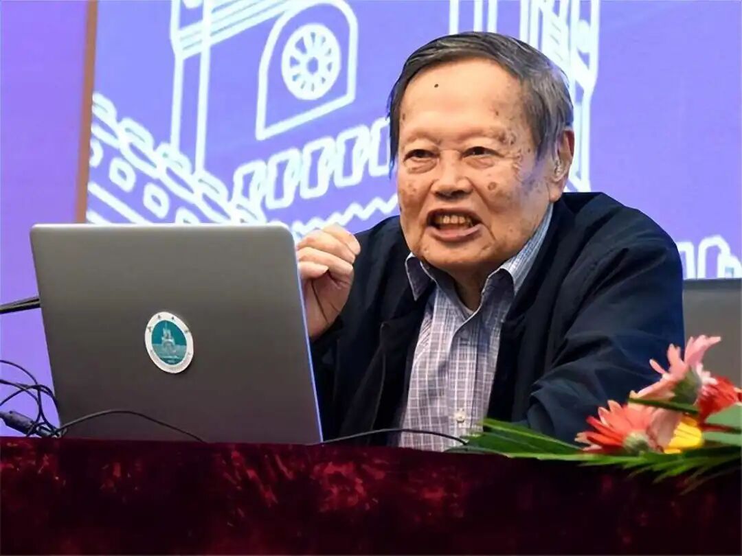 杨振宁先生，一位值得所有人敬仰的伟大科学家、伟大爱国者！