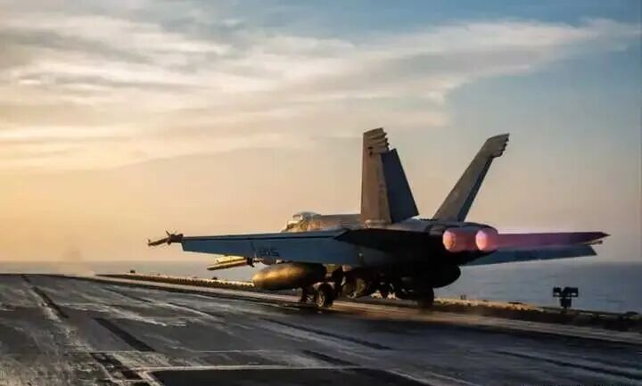 如何看待美国两架军机在南海相继坠毁？如果不是我们搞的，事情更大！