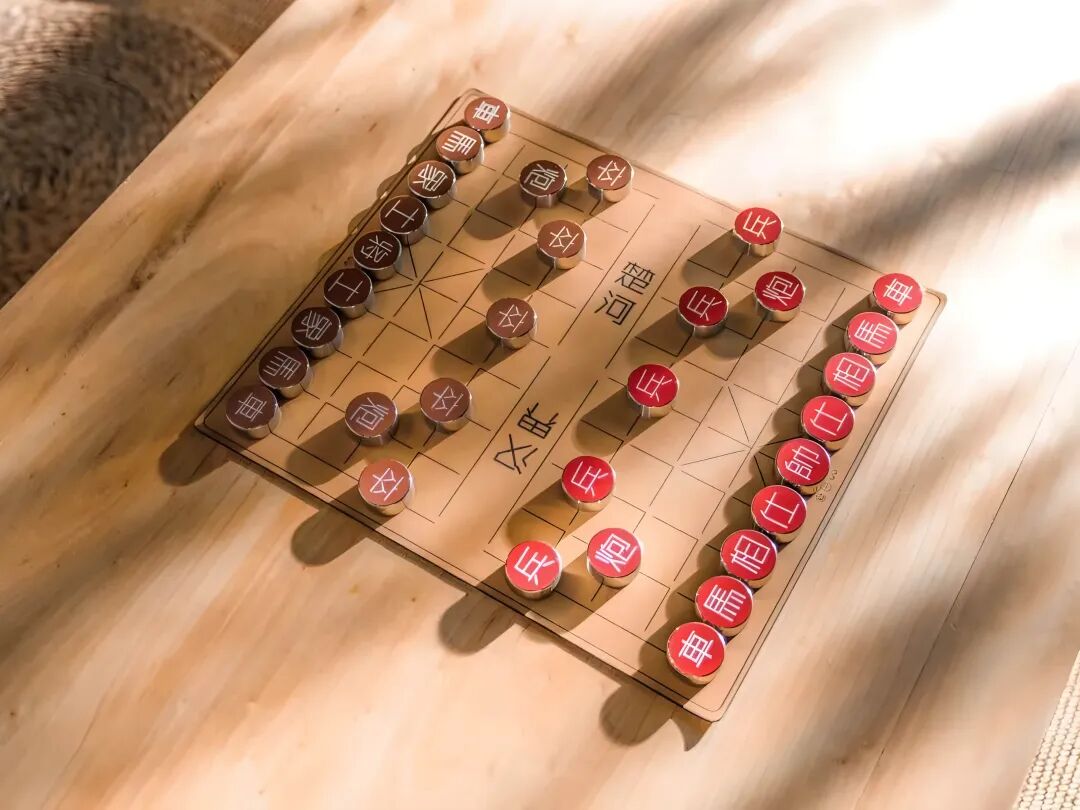 中美对决的节骨眼上，美国这张底牌让很多人中招！