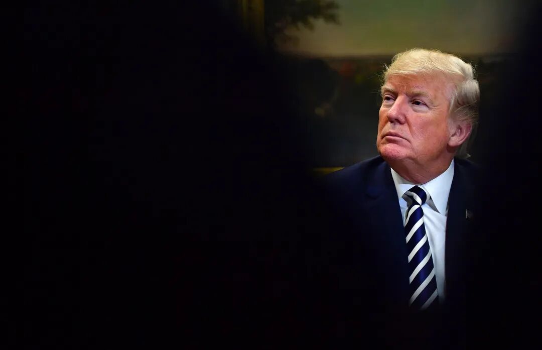 一个月内，美国将迎来狂风暴雨！特朗普身处漩涡中心！