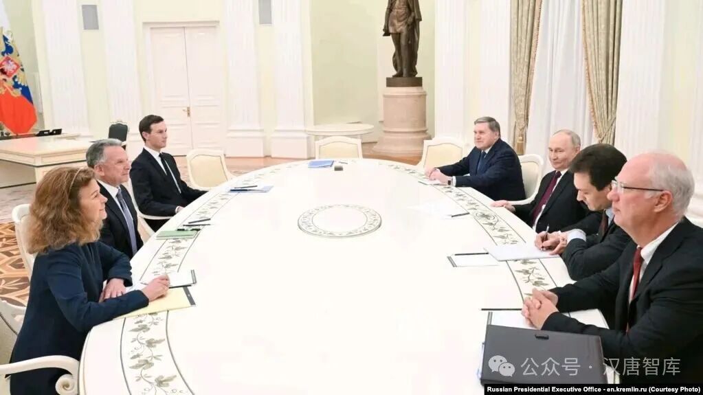 大捷！插旗红军城，占领沃尔昌斯克！乌军防线崩溃！