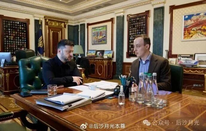 单挑美俄，还要招惹中国！谁给了他的勇气？