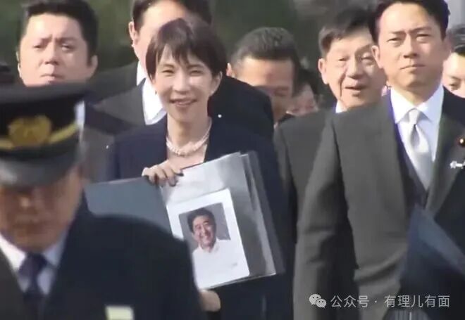 高市早苗打卡神宫，借尸还魂？