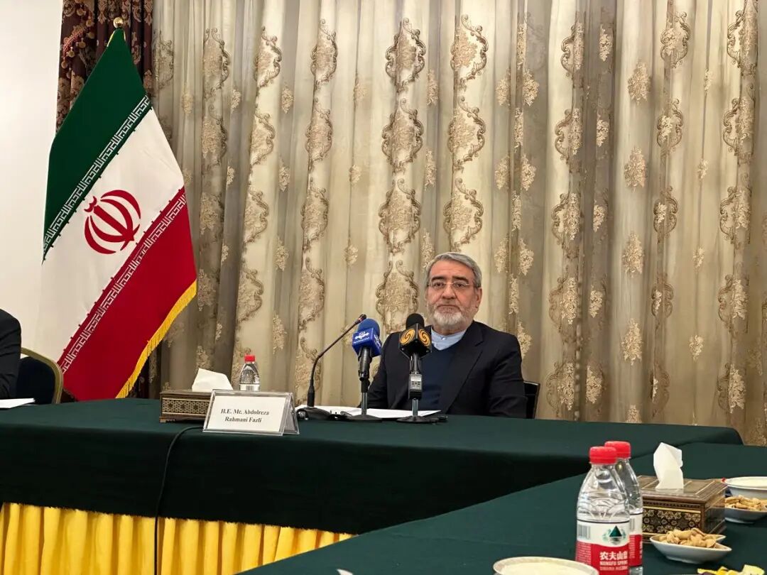 伊朗必须自己支棱，别做梦中国挡枪！