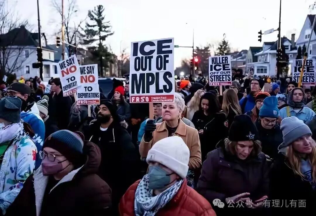 血色轮回：明州执法悲剧重演，美国再现“党争狂欢”！