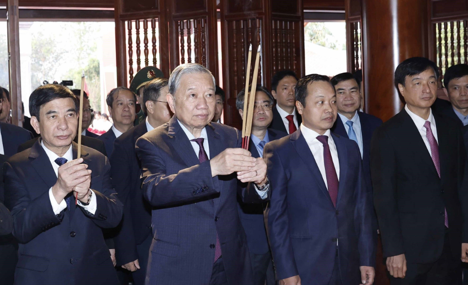 苏林连任后的第一次视察有玄机！