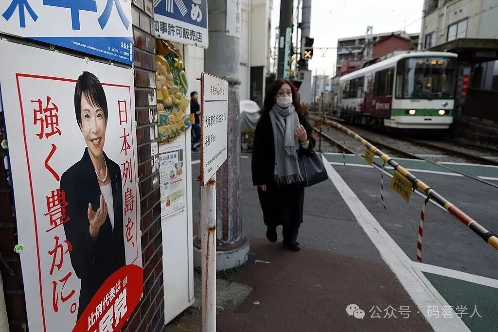 东京街头的高市早苗竞选广告 图源:视觉中国