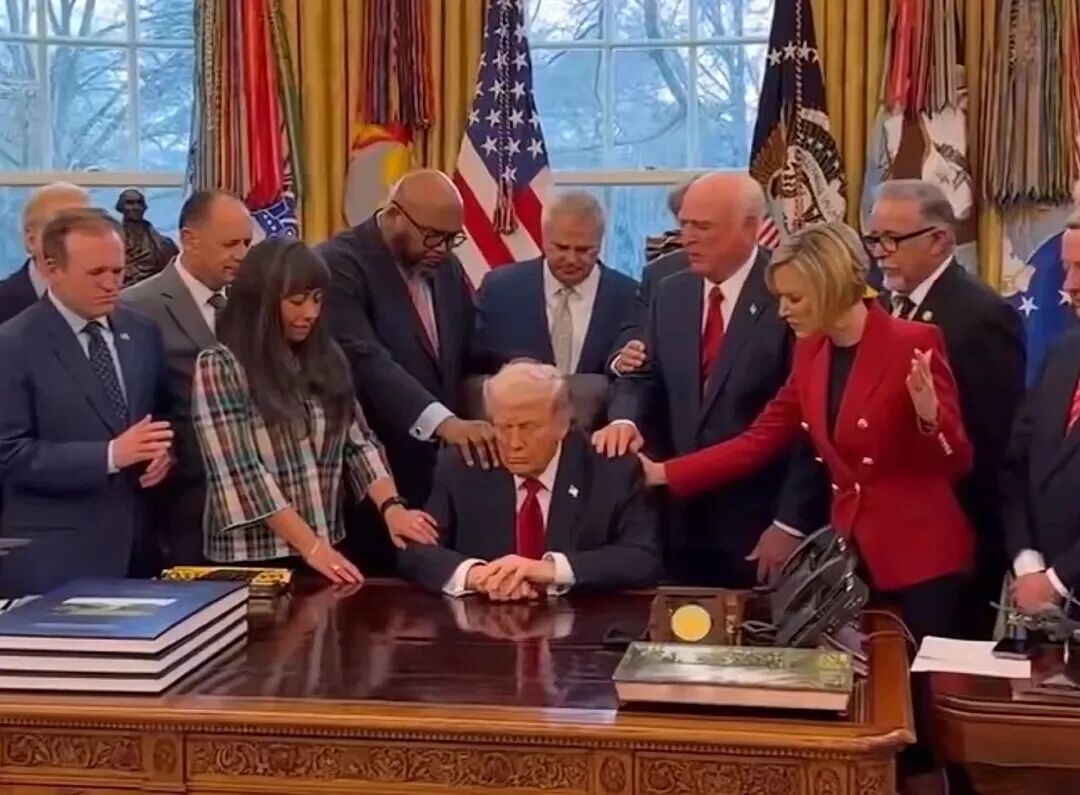 战事吃紧，白宫上演“发功大戏”？？原来是这么回事！