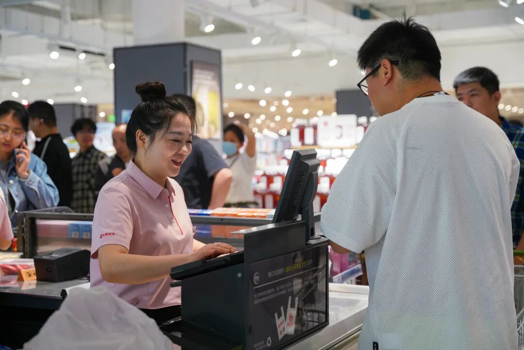 胖东来超八成员工拒绝降薪增假，背后的真相！