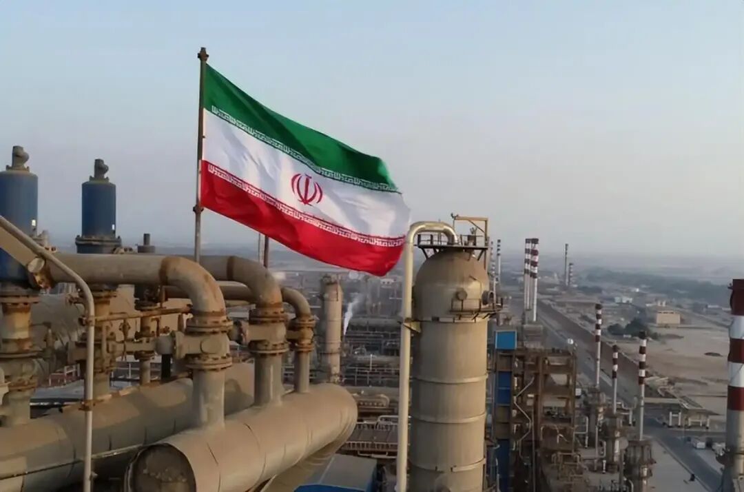 美国可能输掉战争，伊朗突然开窍，准备全球反包围！