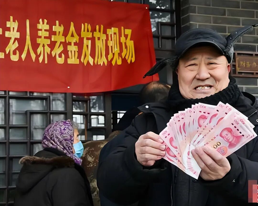 拿出1万亿给农民涨养老金，方案是否可行？