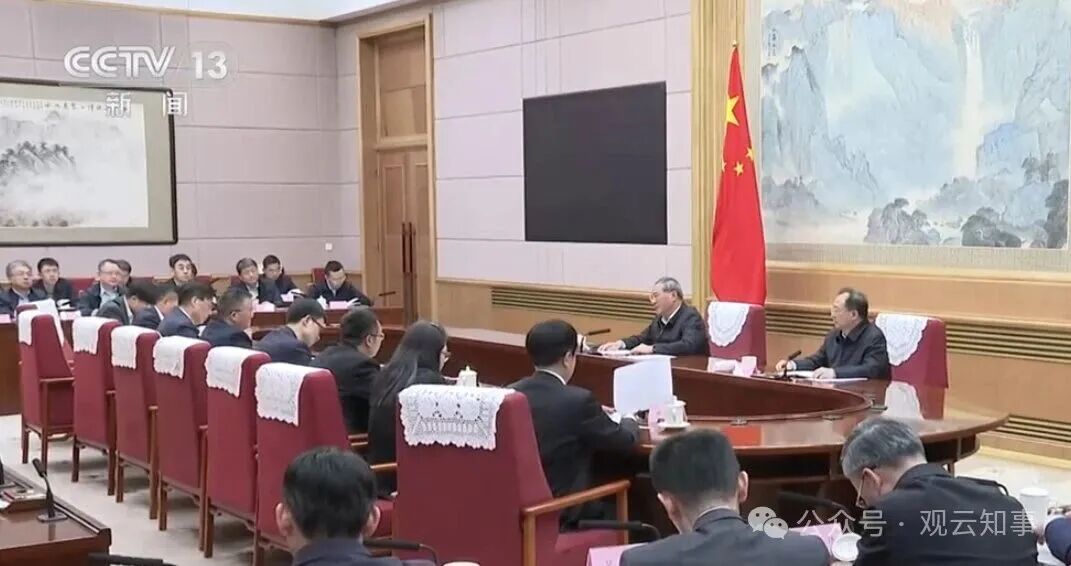 总理座谈会，换个姿势聊！