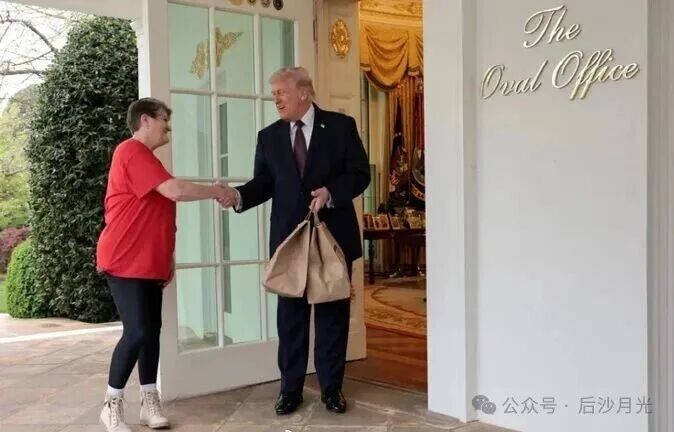 笑死！感动全美的“外卖奶奶”，居然是位老戏骨！