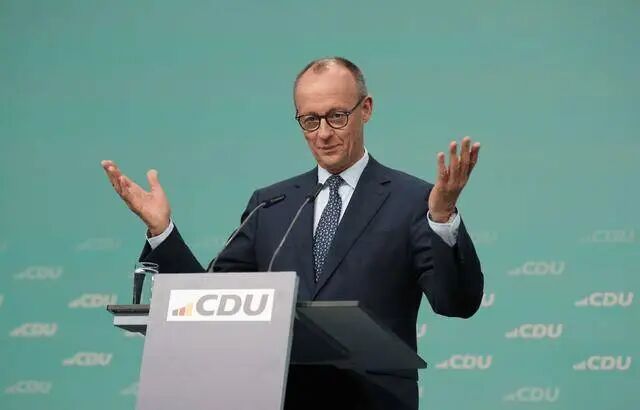 美国脸都丢尽了！对内被盟友骂翻，对外被伊朗逼降！