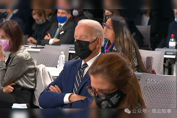 "瞌睡乔"再上线!拜登在联合国气候变化大会上打盹,眼睛都睁不开了