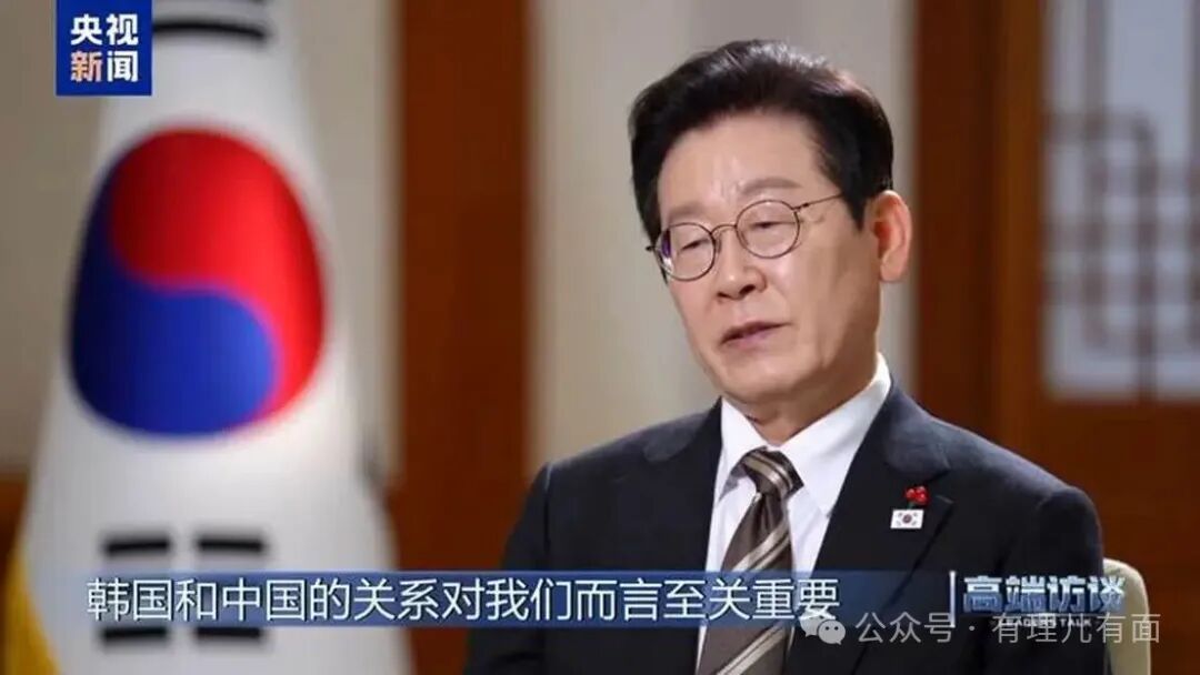 穿着西装笔挺的男子与配字
描述已自动生成