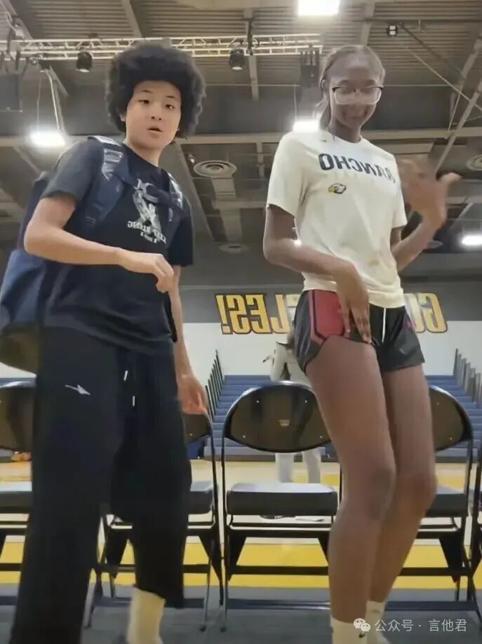 张家裔现状难评,收留她的夫妇曝其恶习,她被当街痛骂尊严掉一地