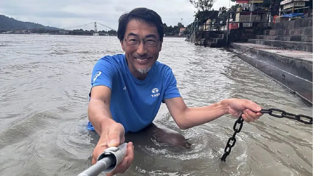 绝了，日本政客高调恒河沐浴！