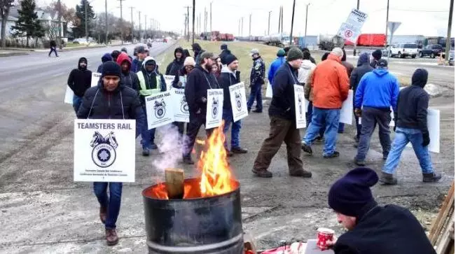 加拿大报应来了，这个国家乱了，苍天饶过谁！