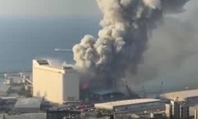 贝鲁特大爆炸腾起蘑菇云死伤数千，敌人有计划下的黑手？