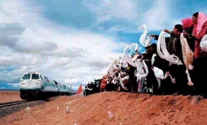 青藏铁路给藏族人民带来了什么？