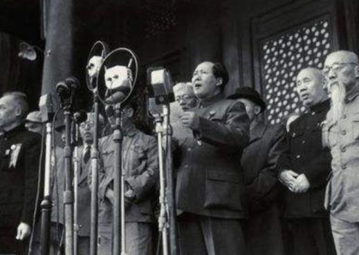 爱国要爱新中国！