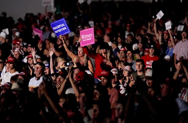 都闹到这地步了，美国还在为口罩吵架、上街…