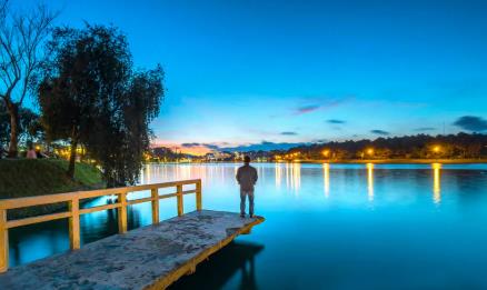 人到中年，才发现想过的生活都是免费的！