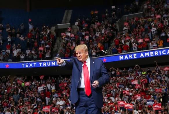 当百年不遇的总统碰上百年不遇的病毒！