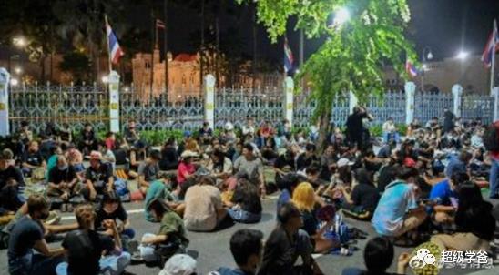 泰国需要的是革命，而不是颜色革命！