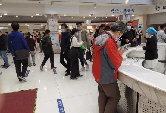 “这一辈子我什么事都自己干，老了连看个病都不行了？”！