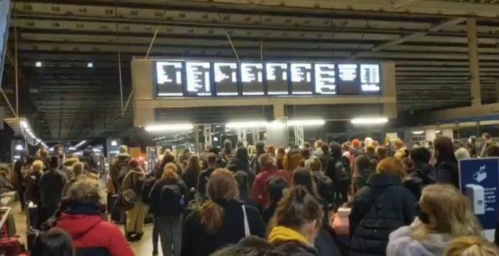 西方接连发生5件大事，一切都是咎由自取！