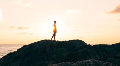 别高估自己1年的成就，却低估自己10年的发展！