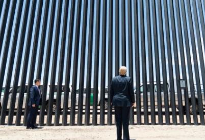 在拜登上台一周之际，浅谈前总统特朗普的功与过！