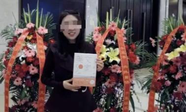 文人界飘出“恶臭”背后，是对正统文化的解构与颠覆！