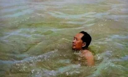 毛泽东是如何对待群众和官僚主义作风的？