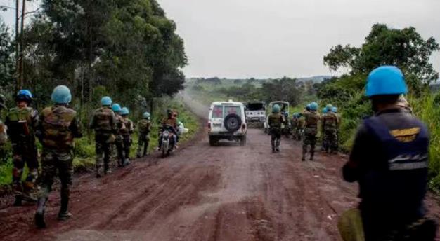 一个西方大使被枪杀了，中国人也要小心！