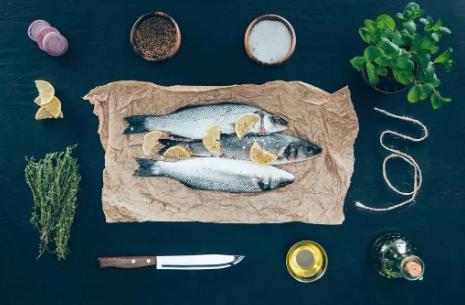 「红肉」和「白肉」哪个对身体更友好？营养师建议你这么吃！