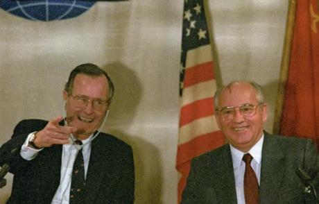 戈尔巴乔夫，竟还不忘指点江山！