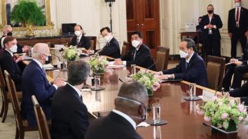 日本首相菅义伟：苦在心里口难开！