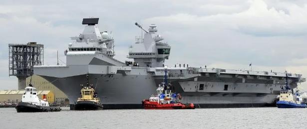 英国朋友谈英国航母补给舰起火！