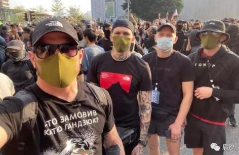 丧心病狂！乌克兰老红军被孙辈用纳粹手势羞辱！