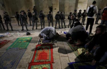 阿克萨清真寺：圣地变战场！