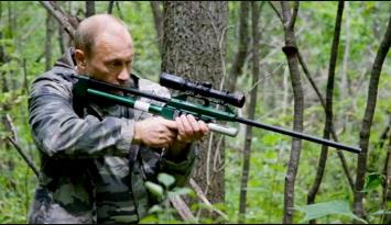 普京在墙角磨刀！