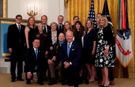 深度 | 文在寅，要跪了吗？