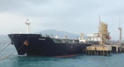 公海抢劫200万桶原油，美国海军活成了自己最讨厌的样子！